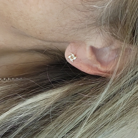 Gold 18k White Topaz Quad Stud Earrings - Picture 1 of 7
